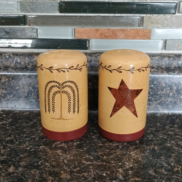 Rustic Star and Willow Tree Salt and Pepper Shakers - Picture 3 of 5